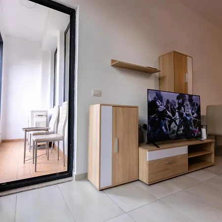 Apartament Happy 1 *