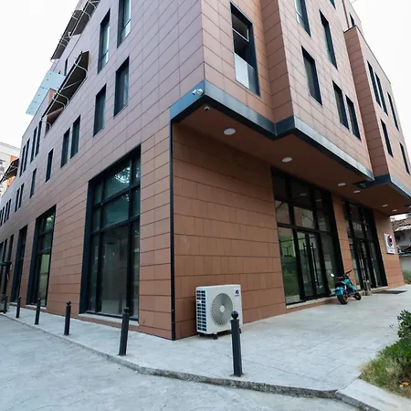 Happy 1 * Τίρανα