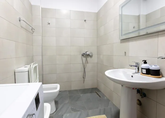 Happy 1 * Τίρανα