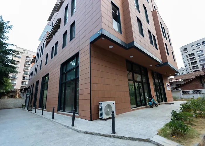 Happy 1 * Τίρανα